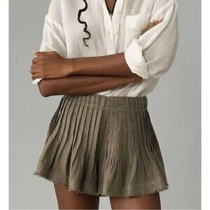 NWT: Anthropologie Pleated Skirty Shorts Size 8 Army Green Linen Frayed